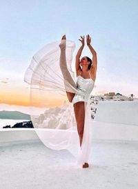 travel dancer santorini